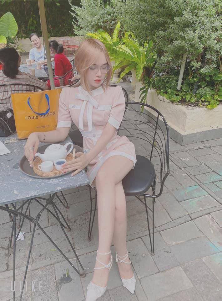 được cô bạn thân dẫn về nhà ở cùng 3 ngày khi bố má đi vắng