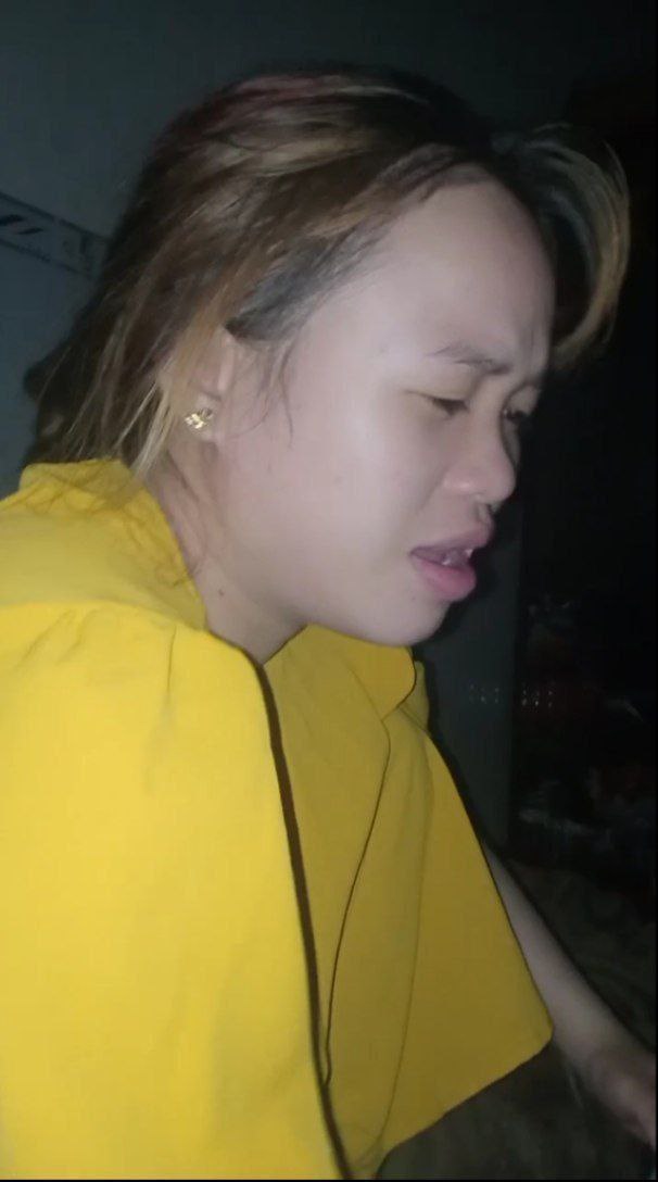 Vợ xinh đẹp cho cấp trên cũ quan hệ để giúp chồng