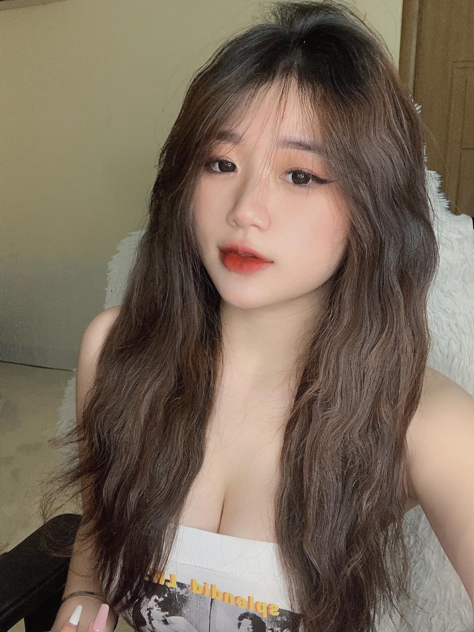 Anh huấn luyện viên cứng ngắt trước 2 em học viên ngực khủng